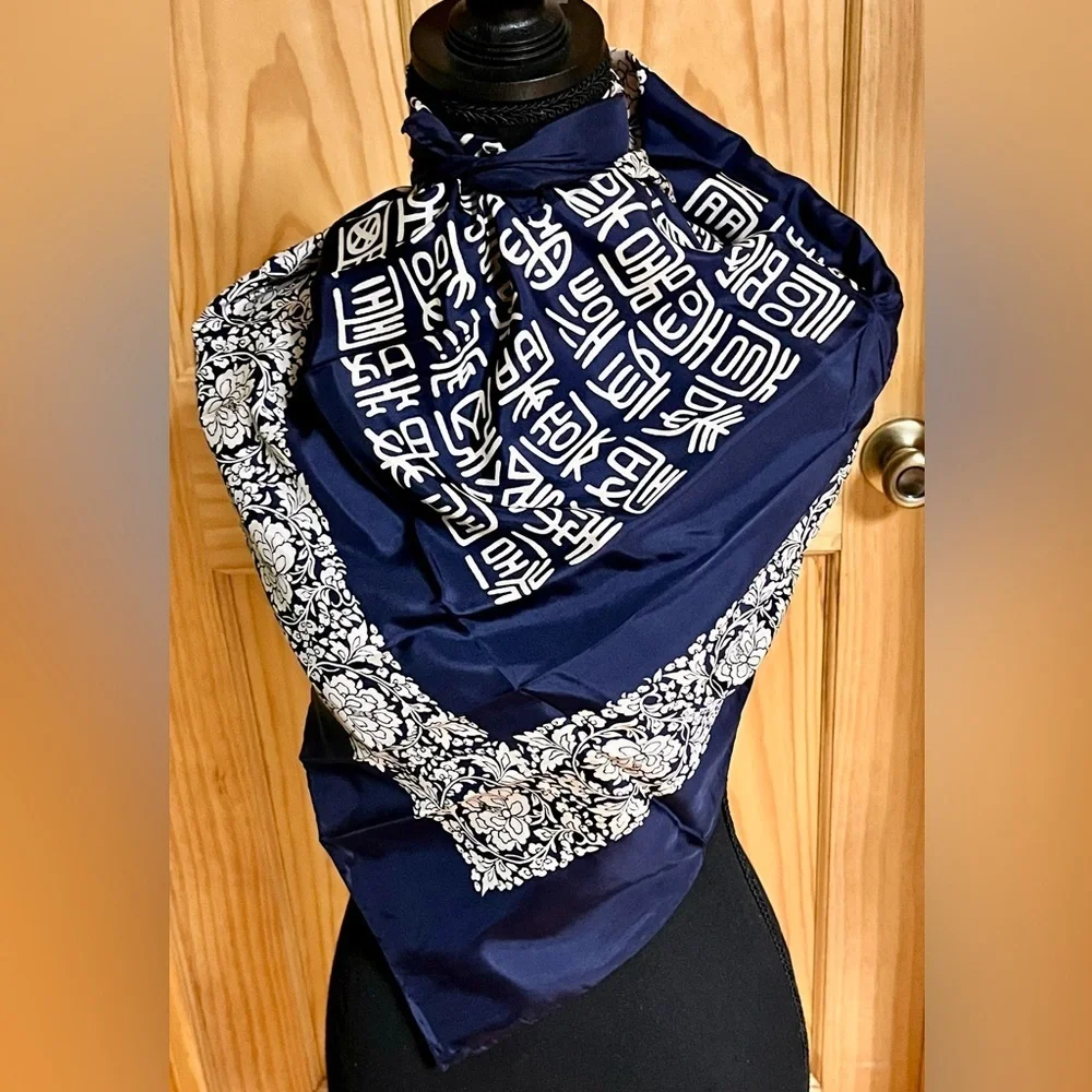 VTG 100% Silk Chinoiserie Elegant Blue Patterned Head Neck Scarf Quiet Luxury 33